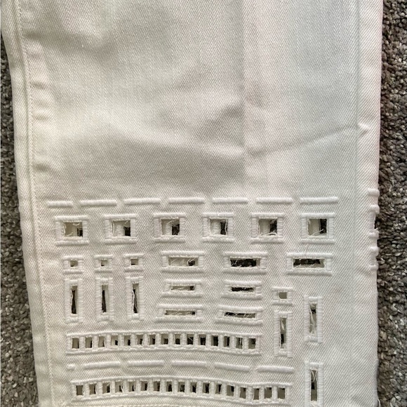 NWT Coldwater Creek denim slim leg w/ cutout embroidered ankle.  White size 16 - Picture 4 of 7